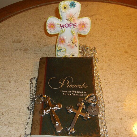 Christian Gift Set: Cross Stand + Pendants + Proverbs Book + Ornament (NWT) - Picture 2 of 9